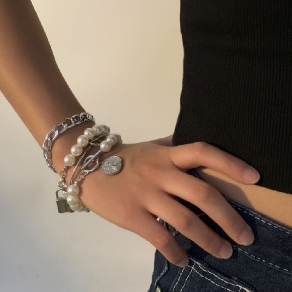 3/$30 🤍 4pcs Faux Pearl Lock Coin Bracelet Set